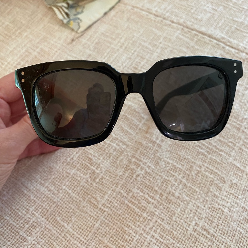 Very cool Marc Jacob’s sunglasses